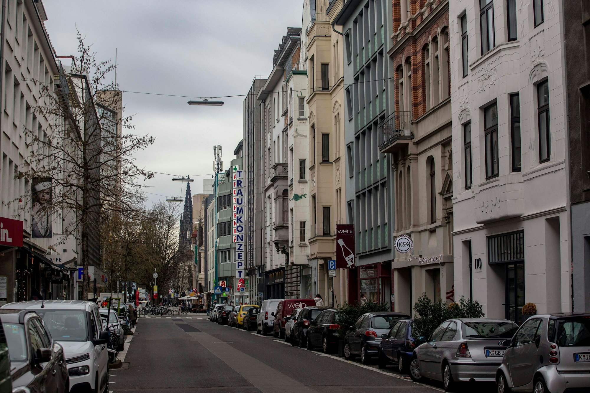 Die Antwerpener Straße nahe dem Friesenplatz im Belgischen Viertel in Köln (Archivbild): Die Fitnessmarke ESN eröffnet Mitte April ein eigenes Pop-Up-Café am Friesenplatz.