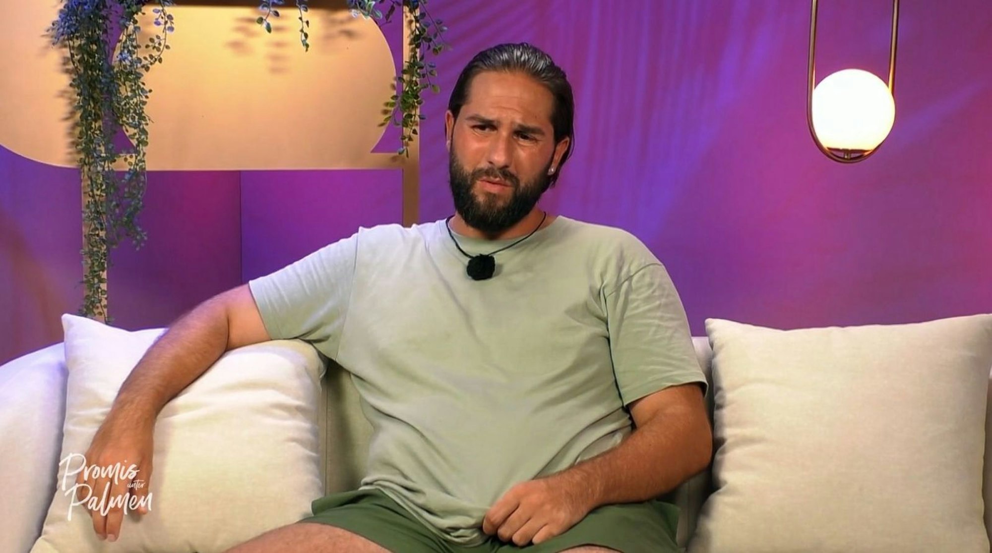 Maurice muss sich im Duell gegen Edith geschlagen geben und „Promis unter Palmen“ verlassen. (Bild: Screenshot Joyn)