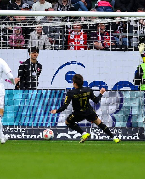 Alessio Castro-Montes trifft gegen Eintracht Frankfurt.
