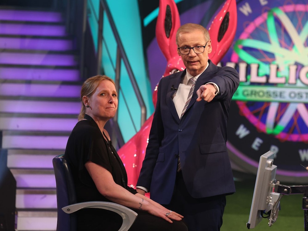 Schon vor ihrer ersten Frage beim ersten Teil des großen Oster-Special war Bianka Raab ihr Auftritt peinlich. Wie alle anderen Kandidaten wusste sie davor nicht, dass sie auf die Bühne kommen wird. Sie erspielte 16.000 Euro. (Bild: RTL / Ralf Juergens)