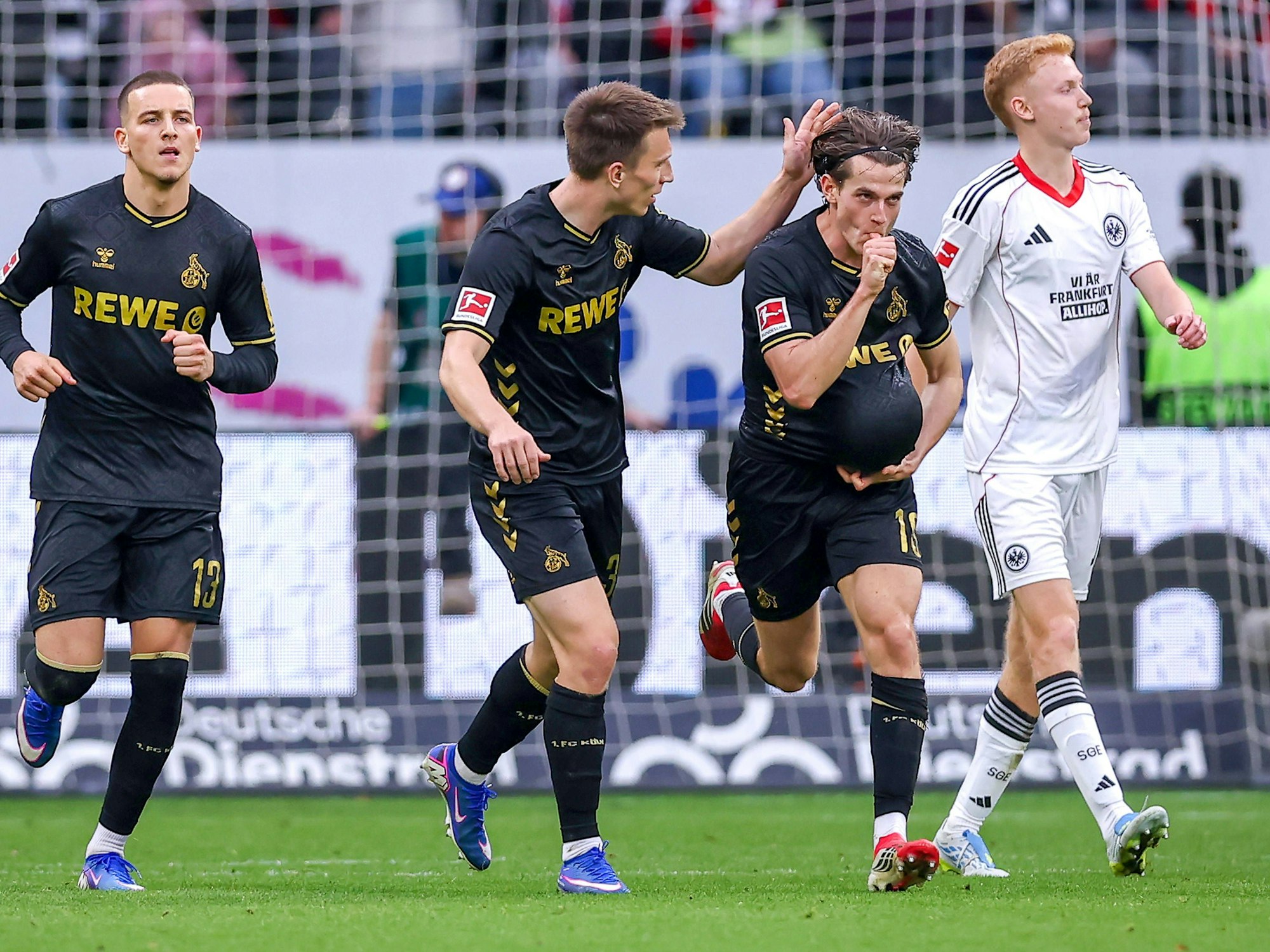 Jakub Kaminski jubelt gegen Frankfurt.