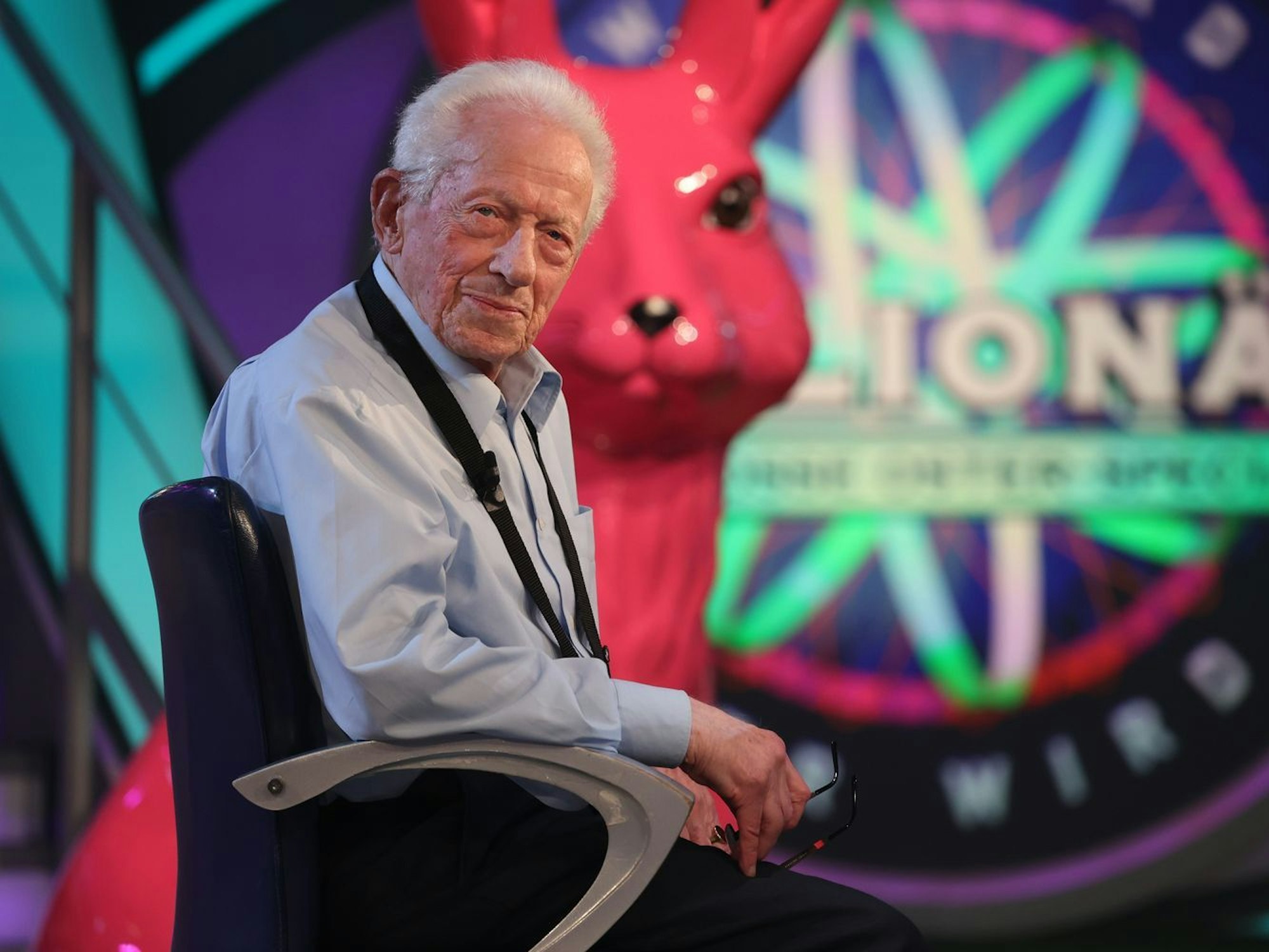 Rekordhalter: Mit 91 Jahren war Reiner Spänkuch der älteste „Wer wird Millionär?“-Kandidat aller Zeiten. Zudem ist der Rentner bekannt als der älteste Volunteer Deutschlands - für den Fußballverein RB Leipzig. Er brachte 16.000 Euro mit nach Hause. (Bild: RTL / Ralf Juergens)