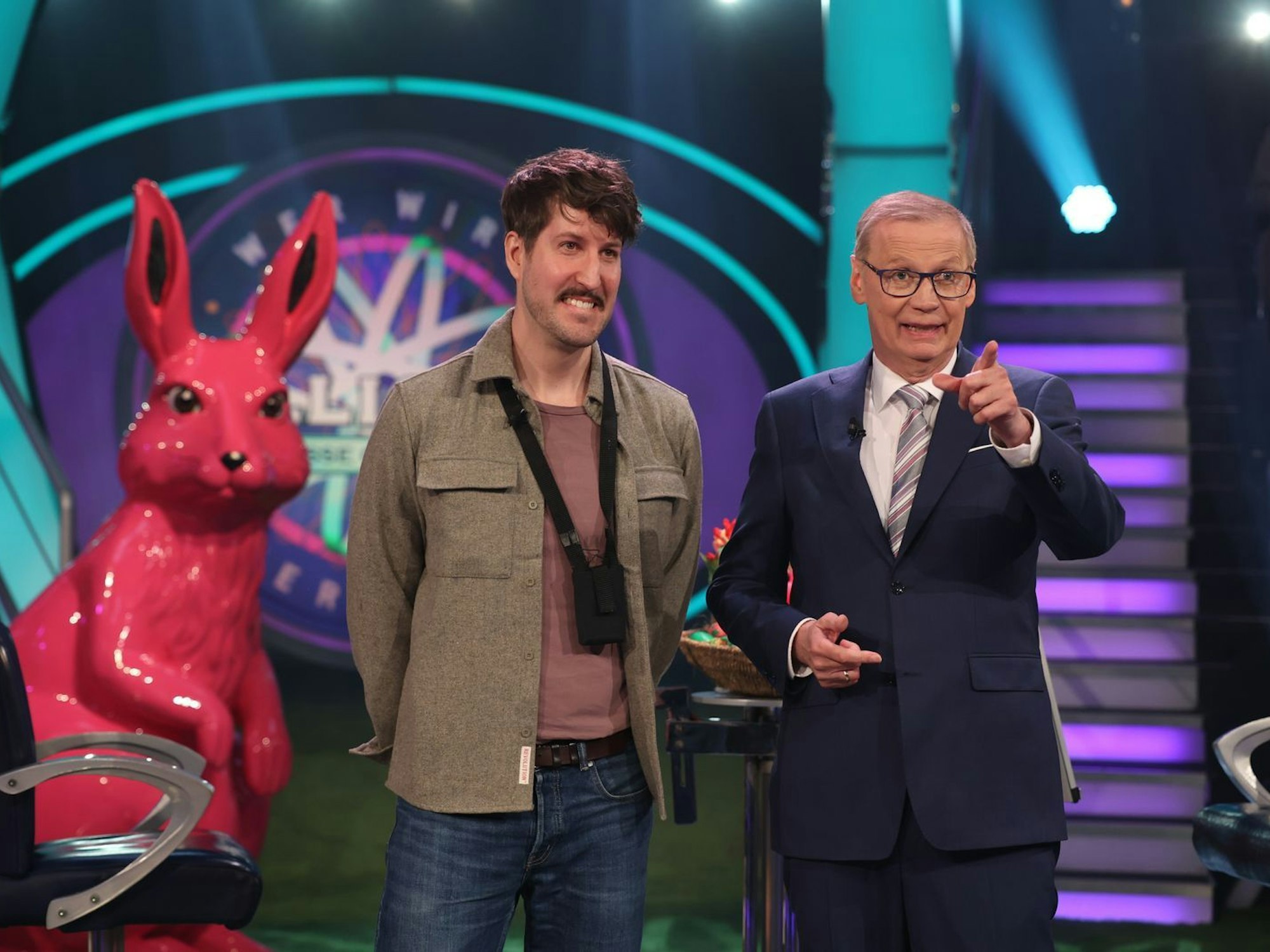 Alexander Brandls Schwiegereltern hätten ihren Sohn und ihn gern aus dem Haus, um wieder mehr Platz zu haben. Dabei soll der WWM-Gewinn helfen. (Bild: RTL / Ralf Juergens)