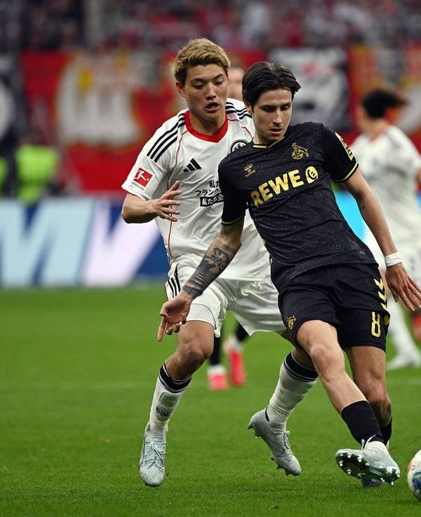 Denis Huseinbasic behauptet den Ball gegen Ritsu Doan.