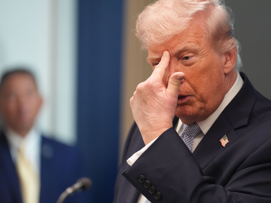 US-Präsident Donald Trump spricht am 6. April mit Reportern im Weißen Haus.