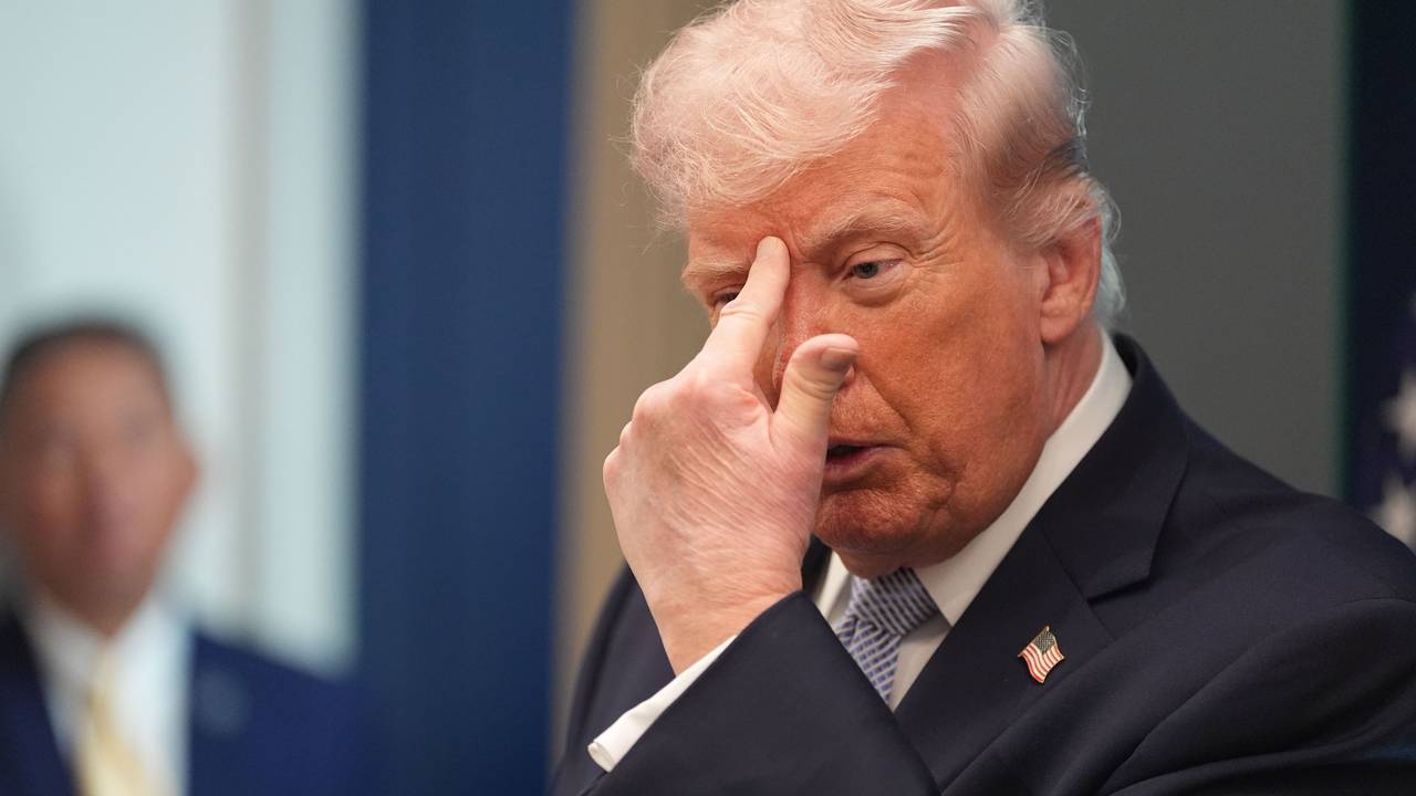 US-Präsident Donald Trump spricht am 6. April mit Reportern im Weißen Haus.