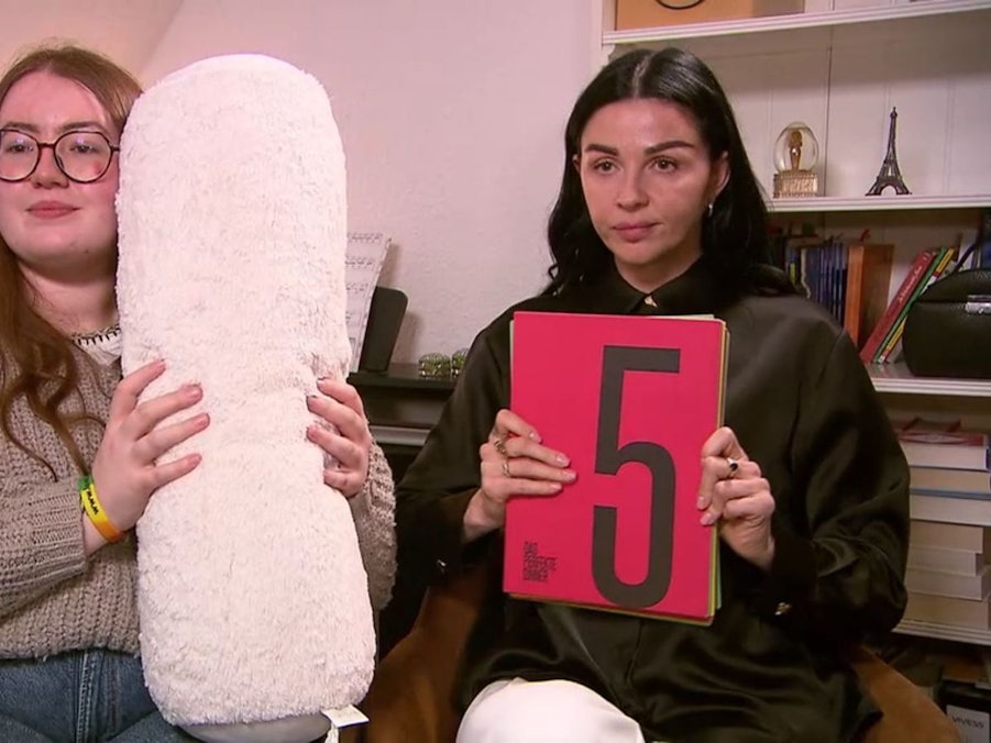 Aus Mangel an „Ästhetik, Balance und Genuss“ vergibt Stasya (r.) nur fünf Punkte.
(Bild: RTL)