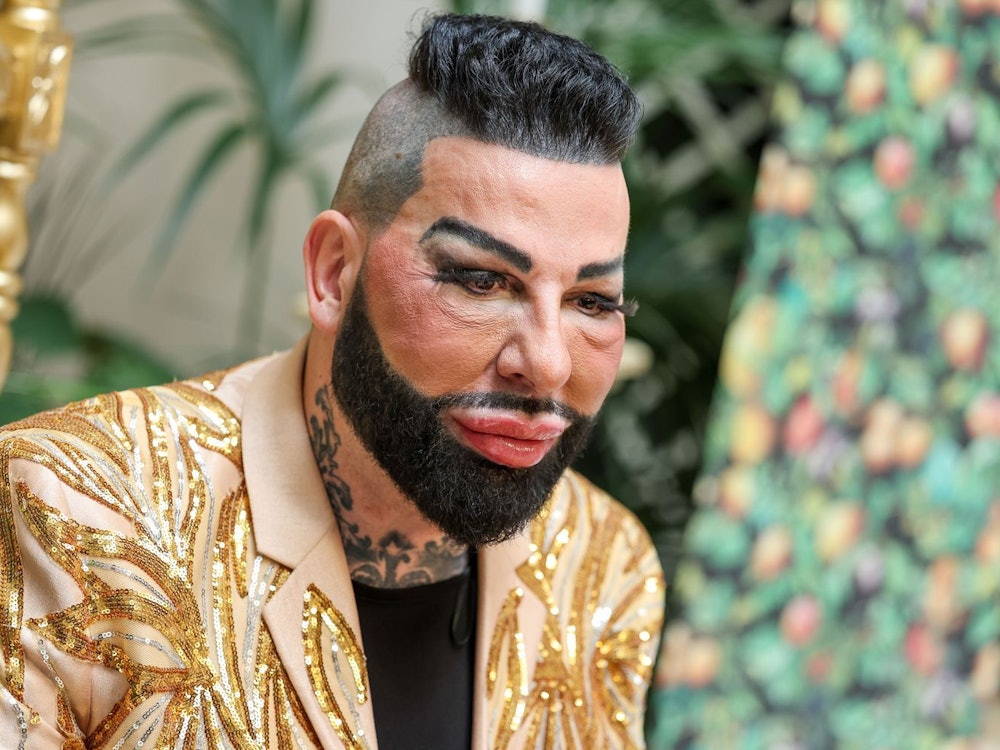 Harald Glööckler teilt im Podcast mit SAT.1-“Frühstücksfernsehen“-Moderatorin Marlene Lufen gegen die Reality-Welt aus und spricht über sein Privatleben. (Bild: 2024 Getty Images/Gerald Matzka)