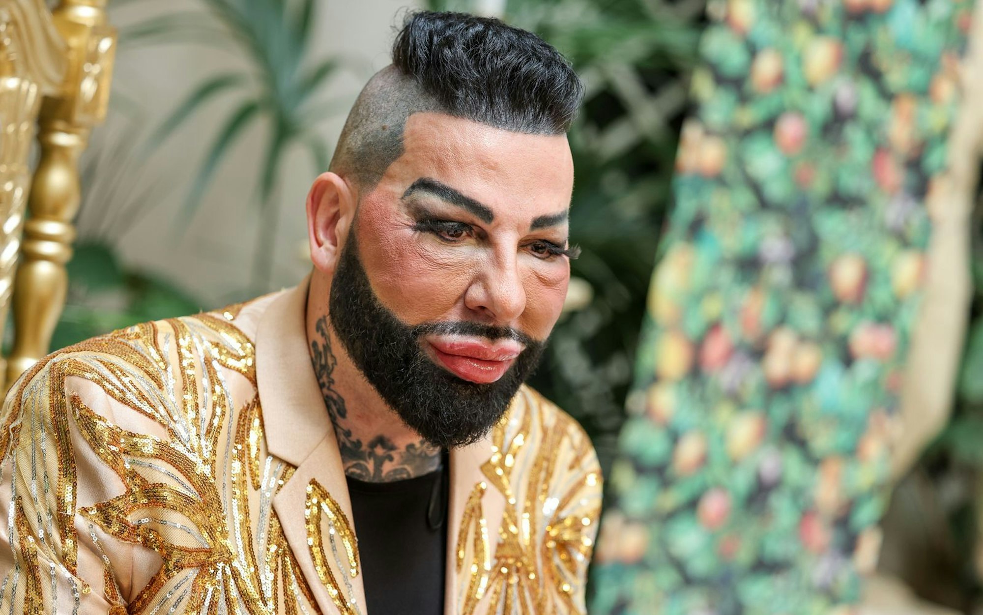 Harald Glööckler teilt im Podcast mit SAT.1-“Frühstücksfernsehen“-Moderatorin Marlene Lufen gegen die Reality-Welt aus und spricht über sein Privatleben. (Bild: 2024 Getty Images/Gerald Matzka)