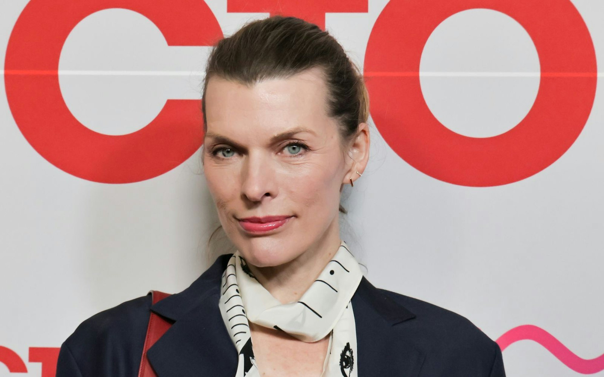 Schauspielerin Milla Jovovich spricht über den Spagat zwischen Karriere und Familie: „Es fühlt sich eher an wie ein Pendel, das ständig von einem Extrem ins andere schwingt.“ (Bild: 2026 Getty Images/Rodin Eckenroth)