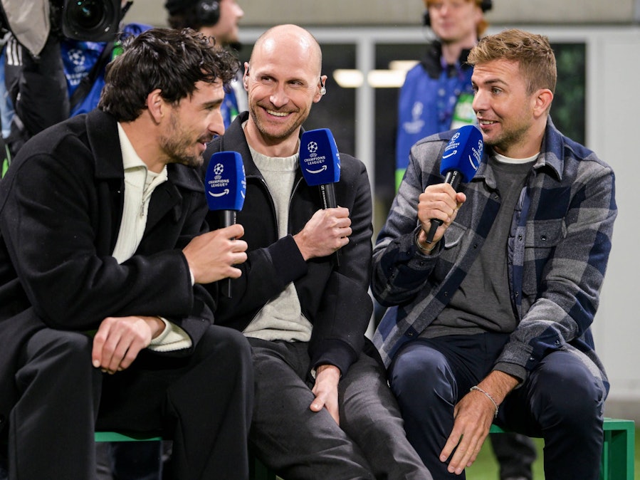 Mats Hummels, Benedikt Höwedes und Christoph Kramer unterhalten sich.