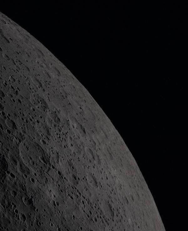 Dieses am 7. April 2026 von der NASA veröffentlichte Bild zeigt die Erde, wie sie sich dem Mond nähert, um hinter ihm zu verschwinden – etwa sechs Minuten vor dem „Earthset“, dem Erduntergang.