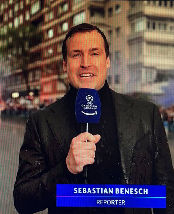 Prime-Reporter Sebastian Benesch steht vor dem Stadion von Real Madrid bei einer Live-Schalte.