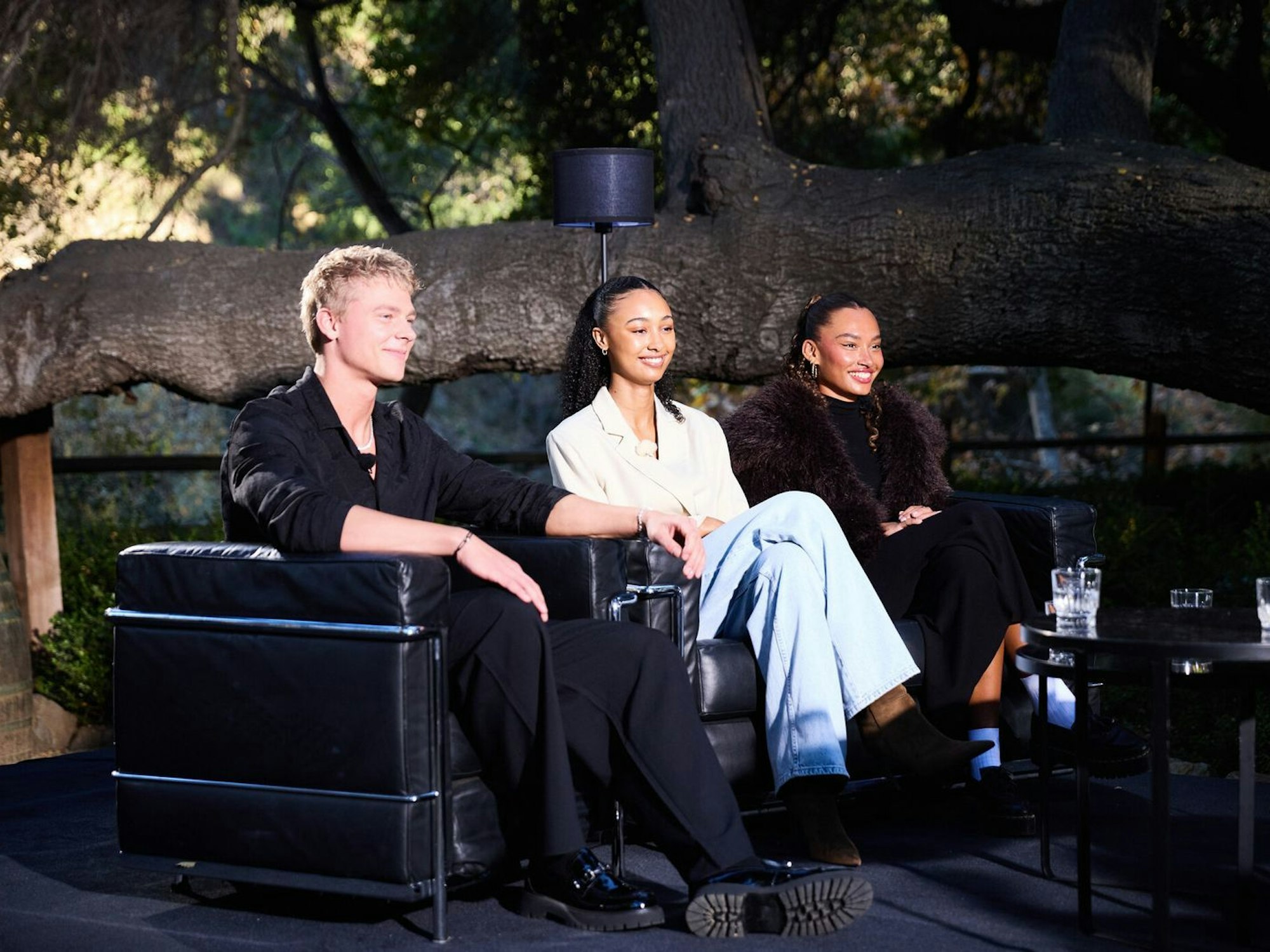 Yanneck, Safia und Aurélie (v.l.n.r.) versuchen beim Interview möglichst wenig von sich preiszugeben. (Bild: ProSieben/Max Montgomery)