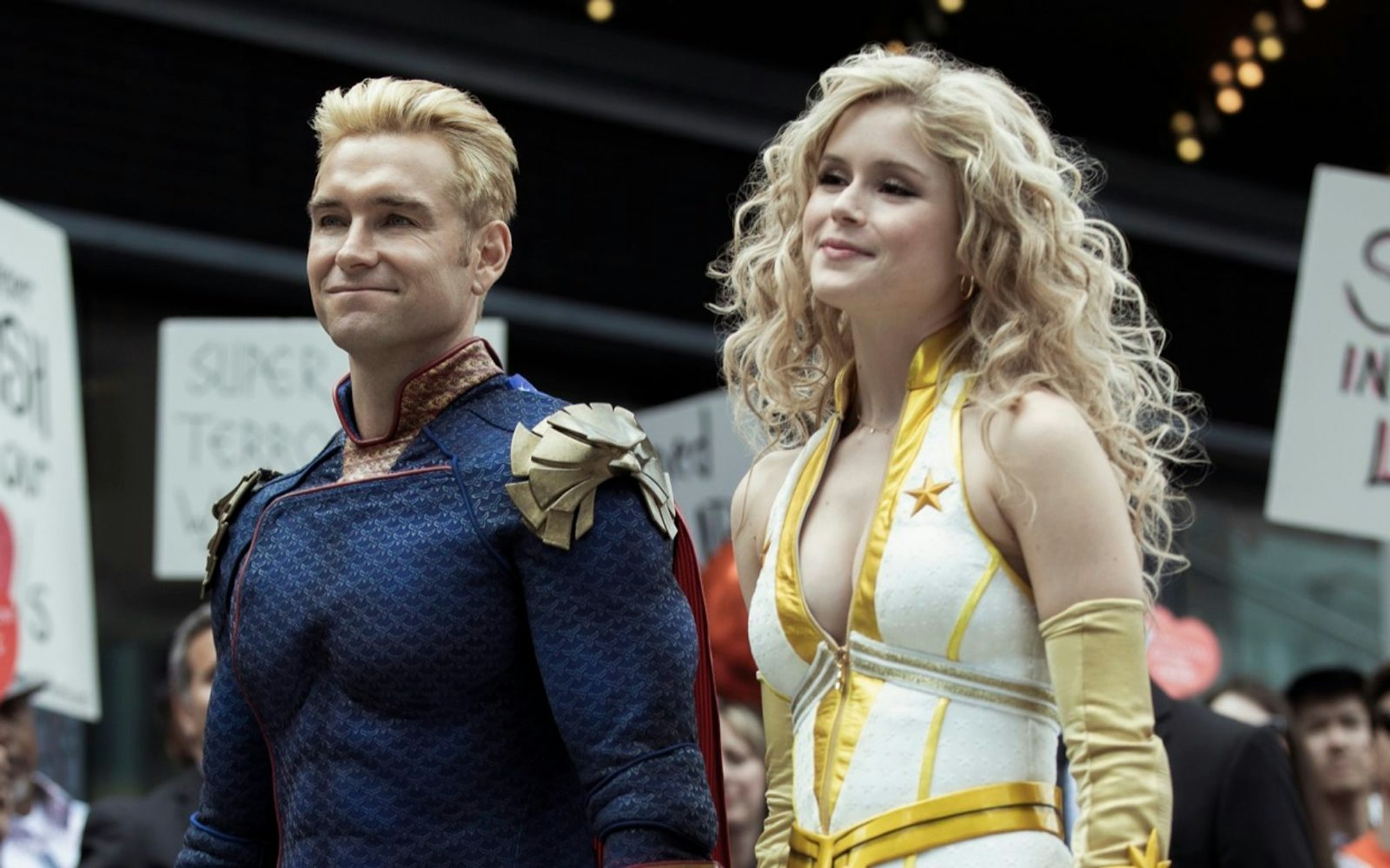 Spätestens seit Iron Man 2008 die Kinoleinwand eroberte, können sich Filmfans kaum mehr vor Superhelden retten. Auch in der Streamingwelt schicken Marvel, DC und Co. Heroen immer wieder auf Weltrettungsmission. Ganz schön schwierig, den Durchblick zu behalten! Welche Superheldenserien sich wirklich lohnen, lesen Sie hier. (Bild: 2020 Amazon.com Inc., or its affiliates)