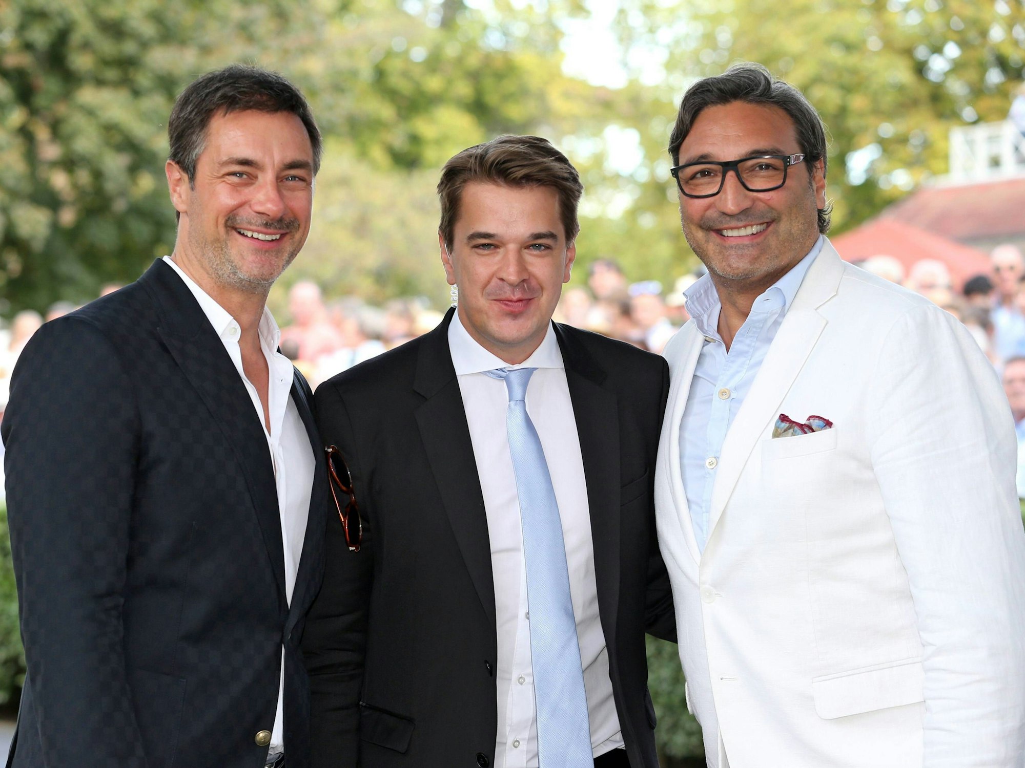 Moderator Marco Schreyl, Unternehmer Alexander Franke und Musikproduzent Mousse T (von links) lächeln in die Kamera