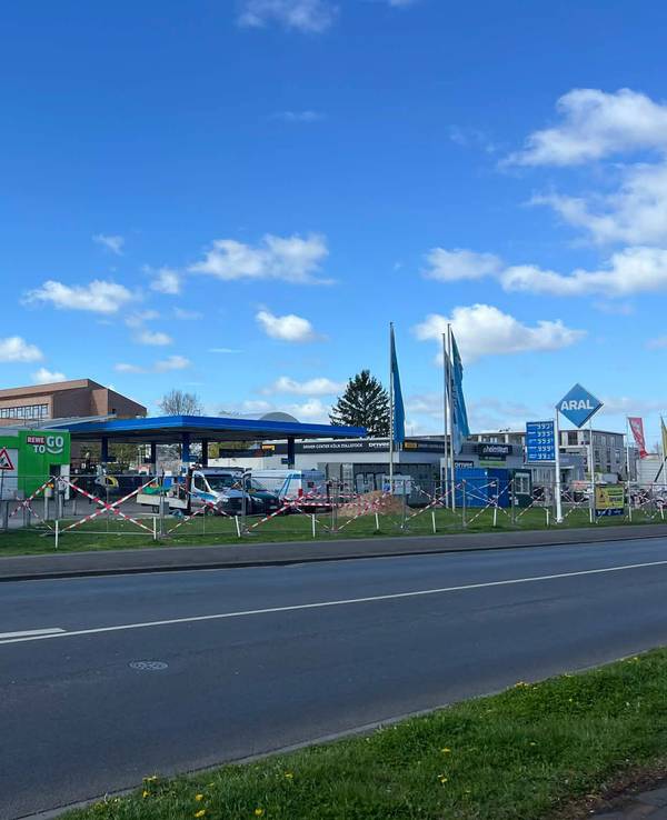 Die Tankstelle ist geschlossen und wird abgerissen. Das Foto wurde am 4. April 2026 aufgenommen.