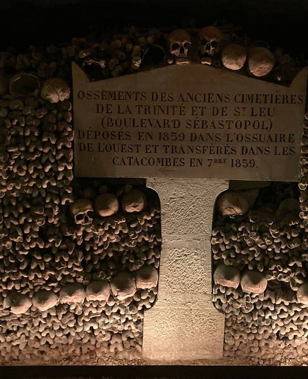 Größtes unterirdisches Beinhaus in Paris wieder offen