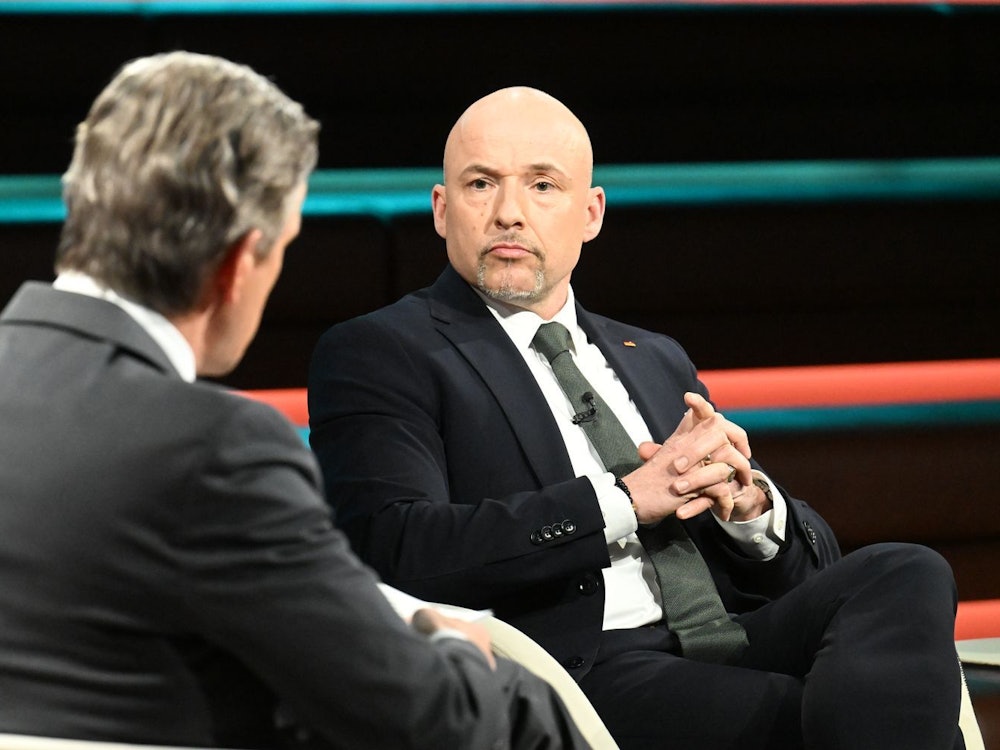 Markus Lanz (links) konnte CSU-Mann Alexander Hoffmann nicht aus der Reserve locken. (Bild: ZDF / Cornelia Lehmann)