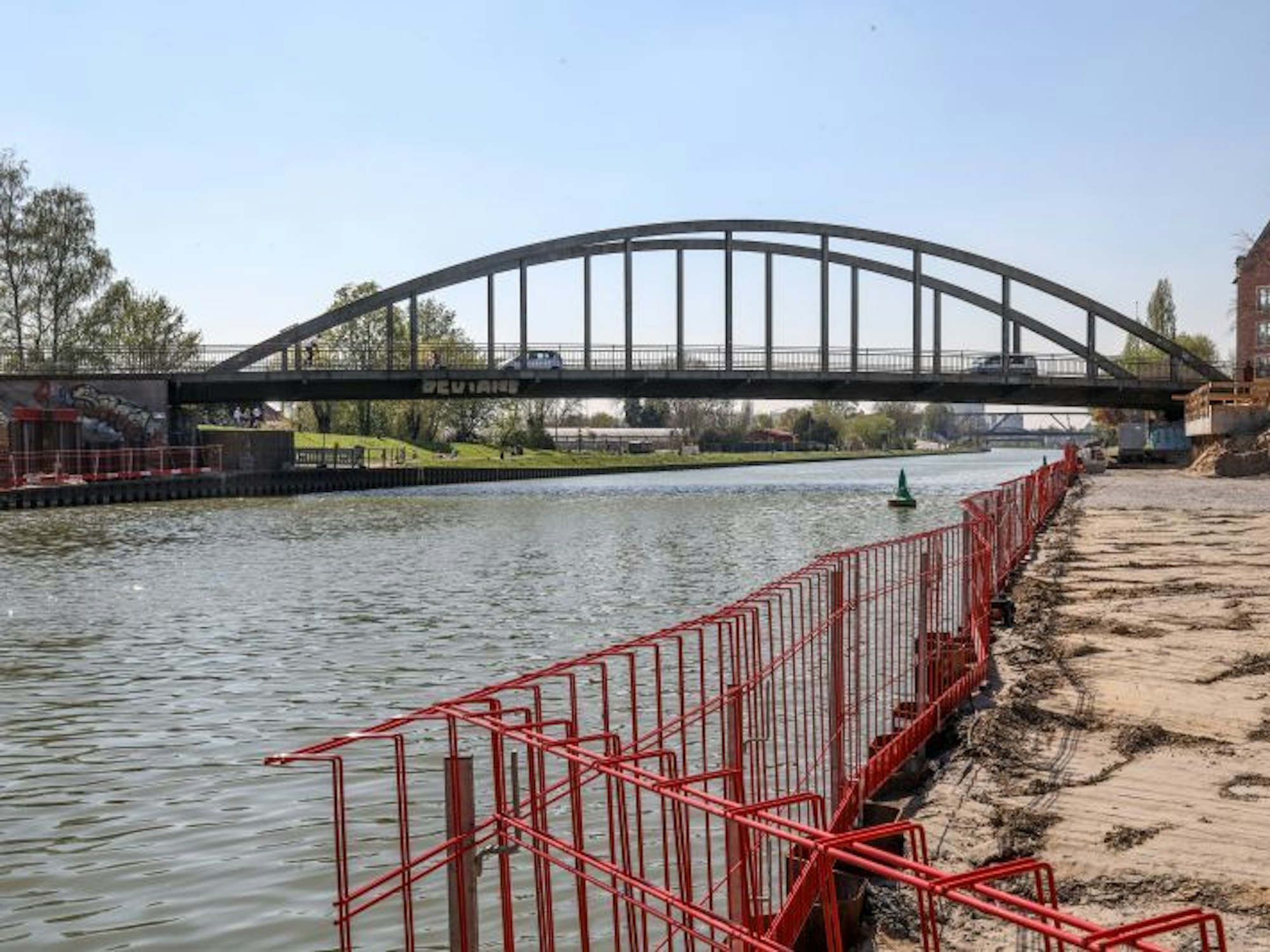 Im Dortmund-Ems-Kanal wurde ein menschlicher Schädel gefunden (Symbolfoto).