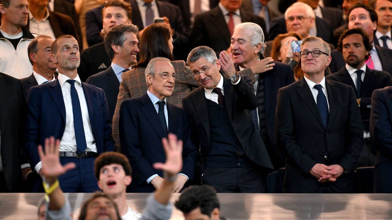Funktionäre beim Spiel Real Madrid - FC Bayern auf der Tribüne.