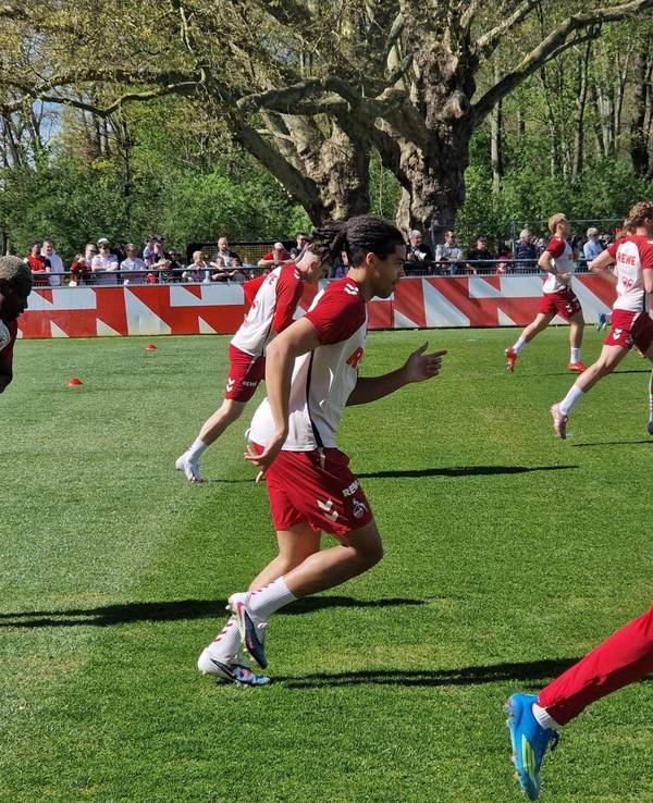 Jahmai Simpson-Pusey im Training beim 1. FC Köln.