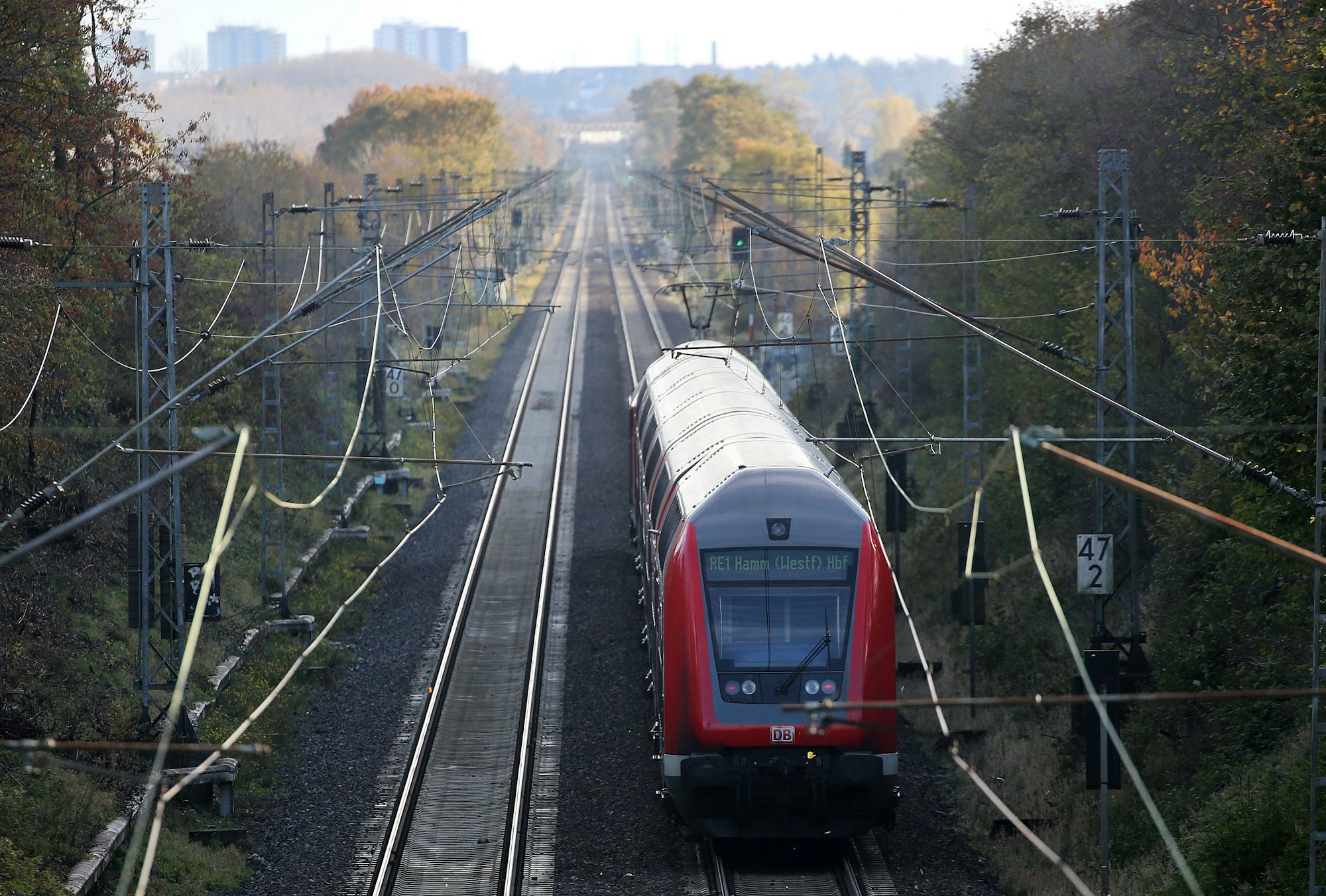 Die Bahnstrecke Köln-Aachen wurde wegen eines Feuers gesperrt.
