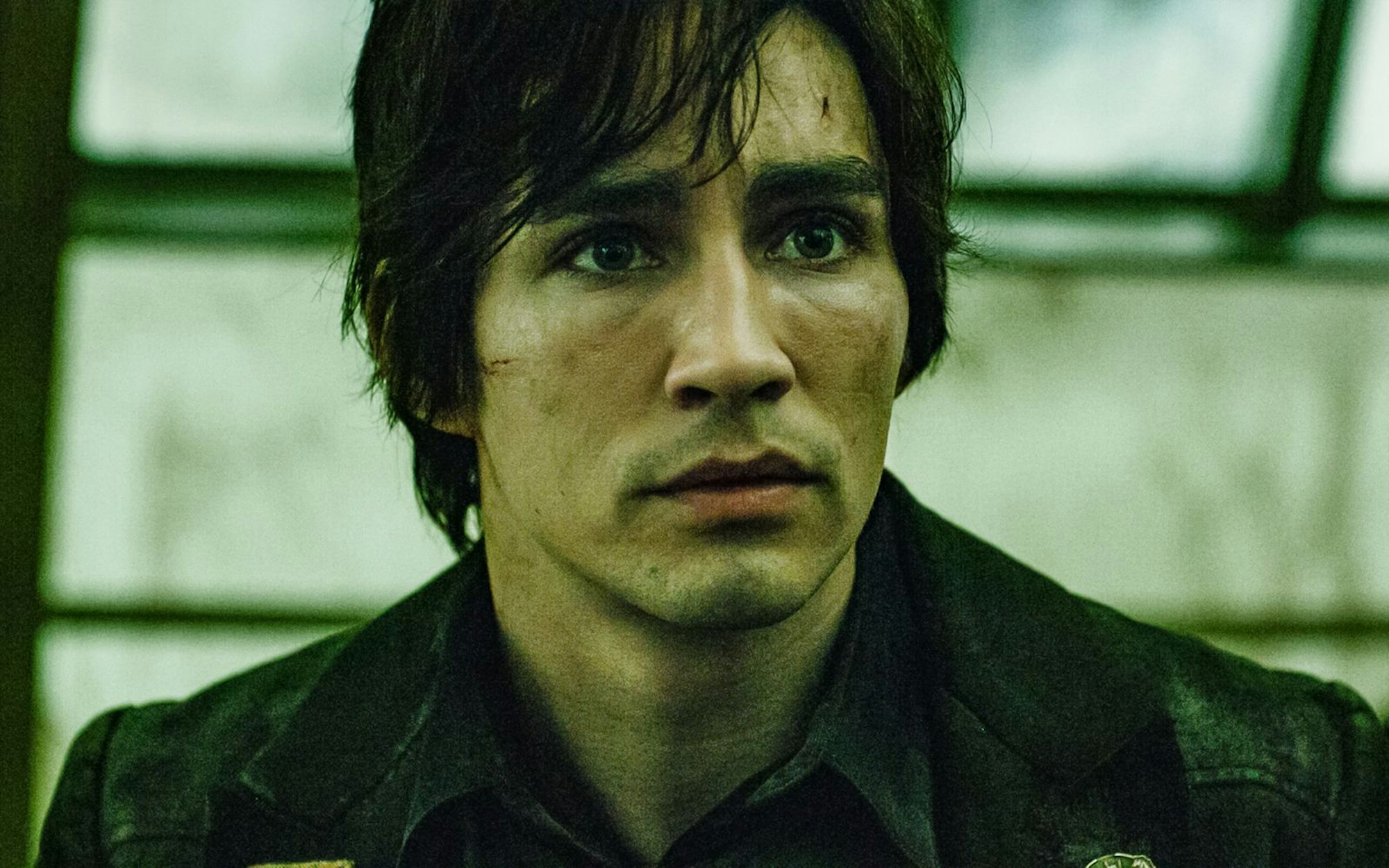 Der Historikerlehrling dritten Grades Tom (Robert Sheehan) verbündet sich mit Hester und anderen Outlaws gegen London. (Bild: RTL / © 2018 MRC II Distribution Company L.P. and Universal City Studios Production LLLP.)