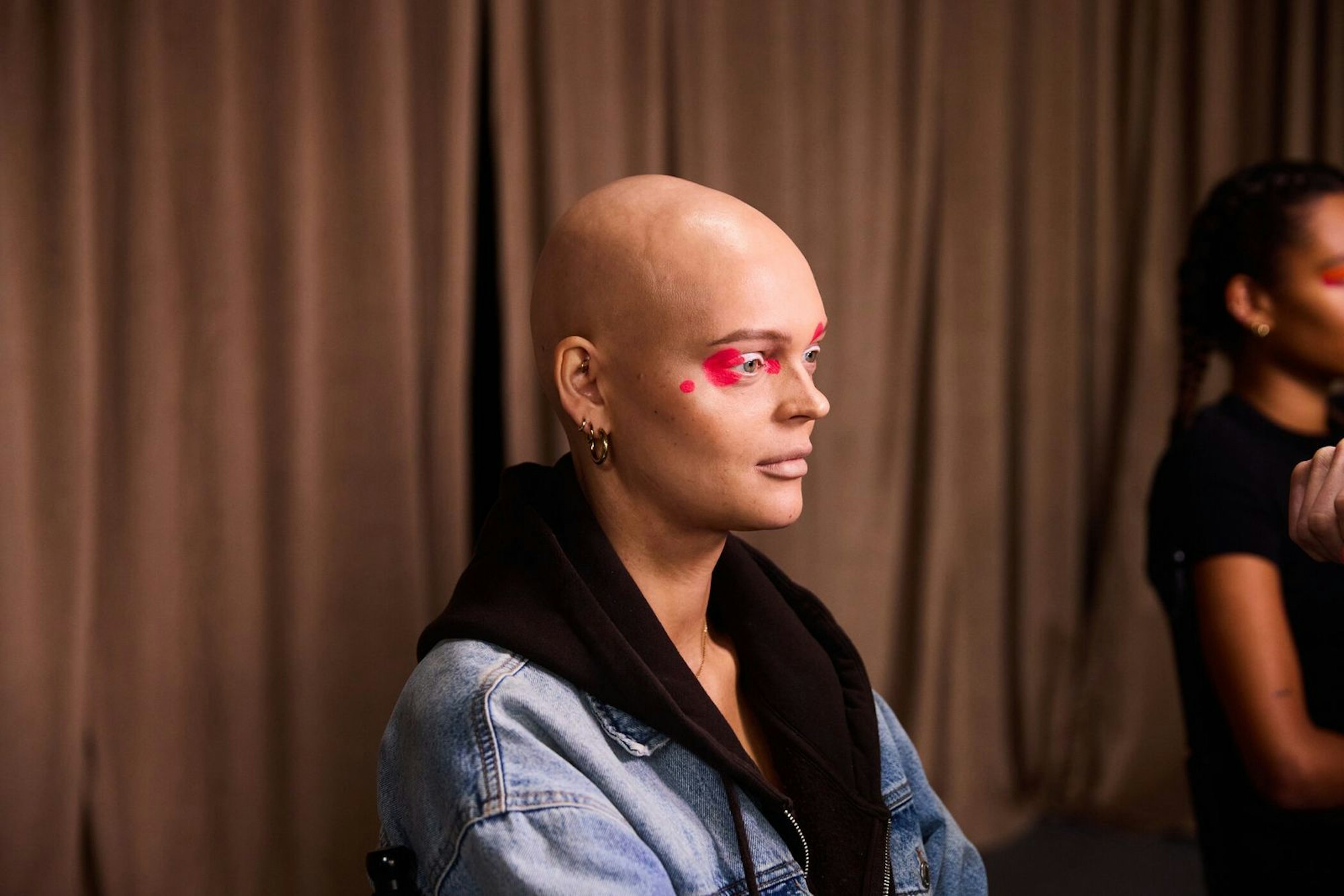 Anika wird von der Gastjurorin mit Lob überschüttet. (Bild: ProSieben/Max Montgomery)