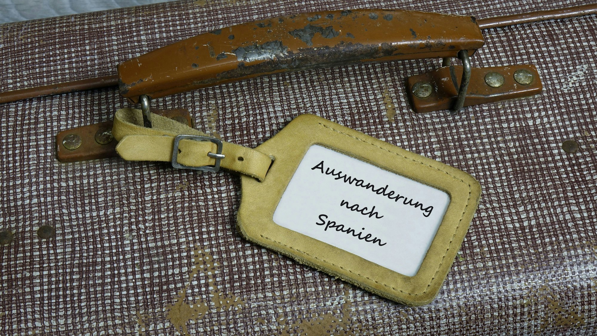 Koffer mit Anhänger „Auswanderung nach Spanien“