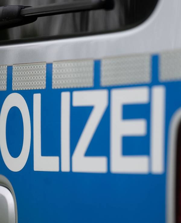 Räuber bedroht Kiosk-Verkäuferin