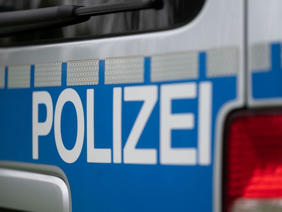 Räuber bedroht Kiosk-Verkäuferin