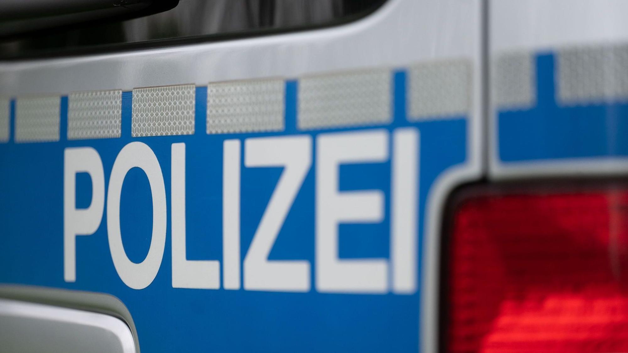 Räuber bedroht Kiosk-Verkäuferin