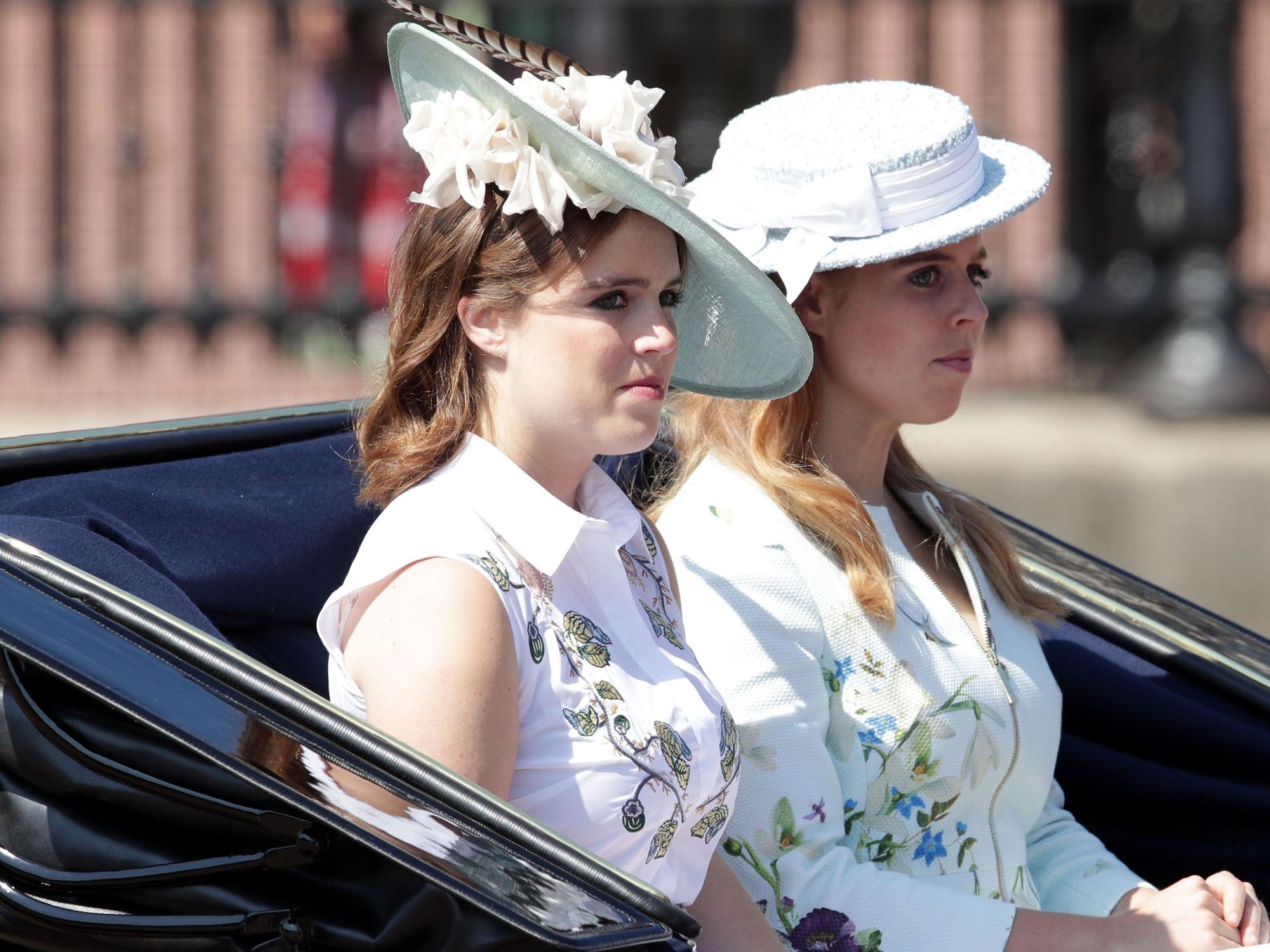 Prinzessin Eugenie und Prinzessin Beatrice bei „Trooping the Colour“.