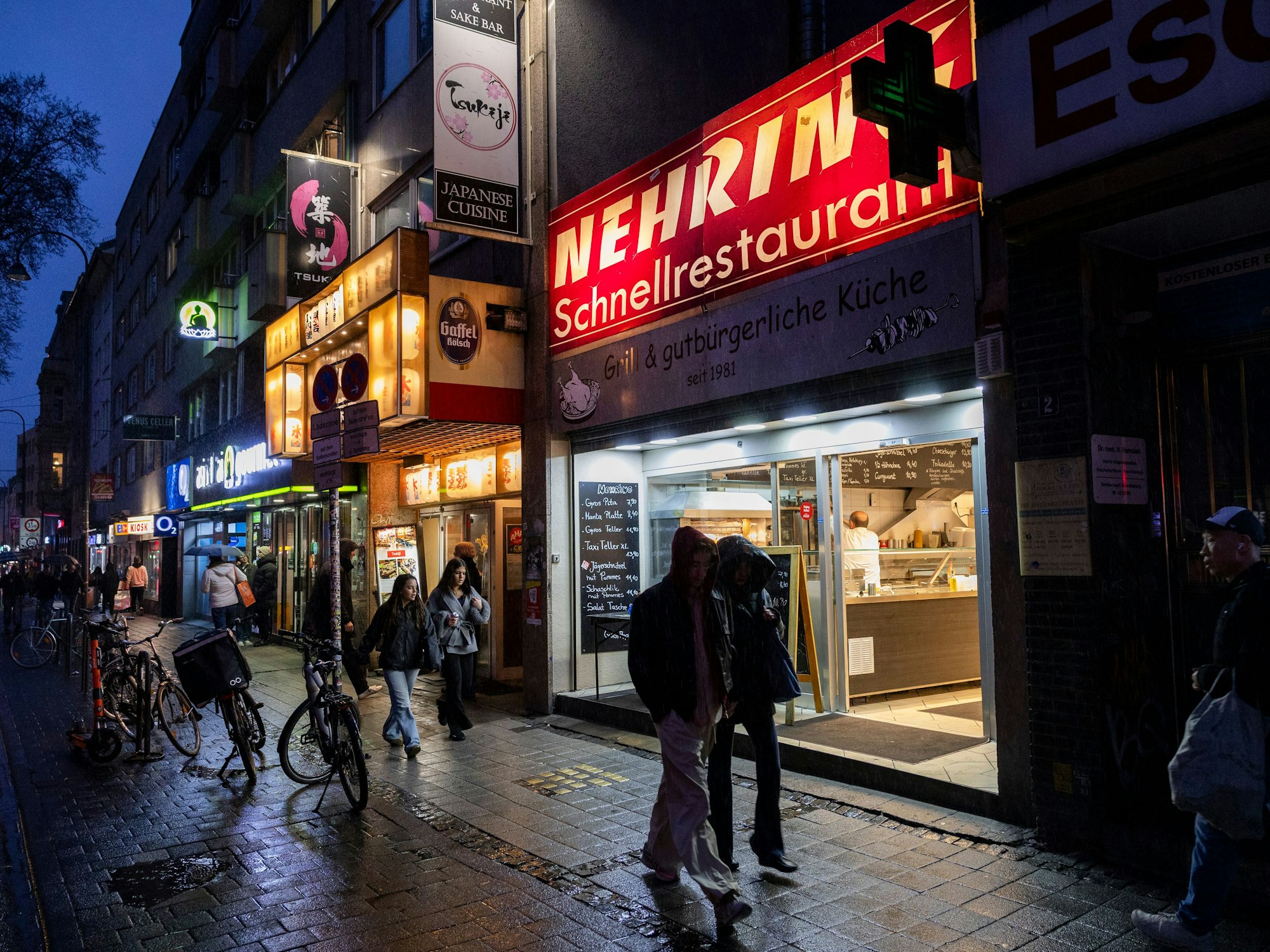 Der Imbiss „Nehring“ hat bis 4 Uhr morgens offen.