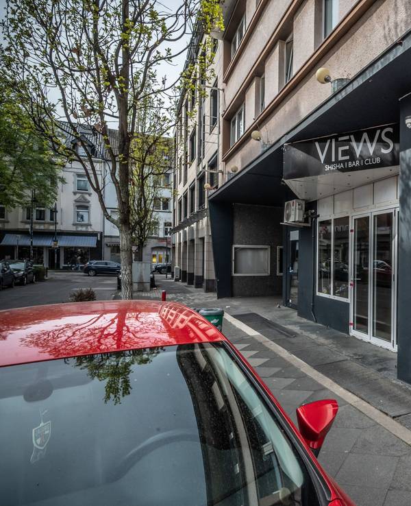 Die Shisha-Bar „View“ in der Uhlandstraße ist nach den Ausschreitungen bei einer Feier der stadtbekannten Leverkusener Großfamilie vom Ordnungsamt geschlossen worden.