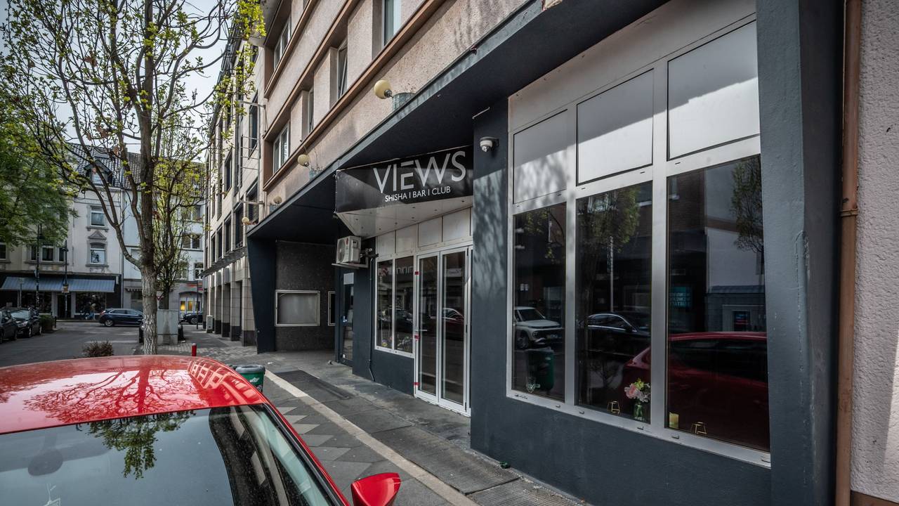 Die Shisha-Bar „View“ in der Uhlandstraße ist nach den Ausschreitungen bei einer Feier der stadtbekannten Leverkusener Großfamilie vom Ordnungsamt geschlossen worden.