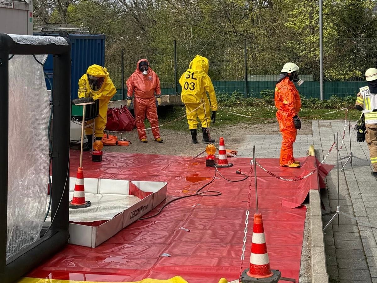 Gefahrstoffaustritt im Evangelischen Krankenhaus in Bergisch Gladbach.