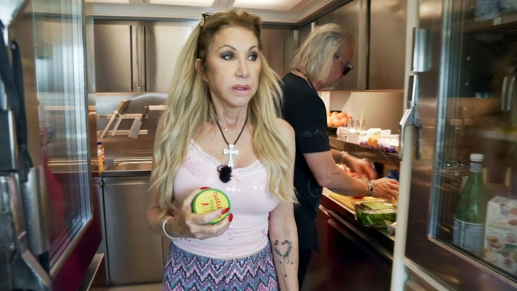 Nach einem Vorfall beim Einkaufen ist Carmen Geiss voller Wut. (Bild: RTLZWEI)