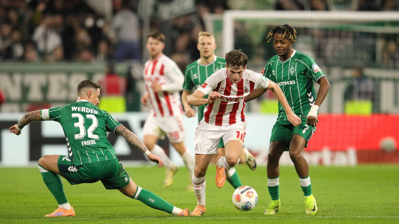 Spielszene im Bundesliga-Duell Werder Bremen - 1. FC Köln.