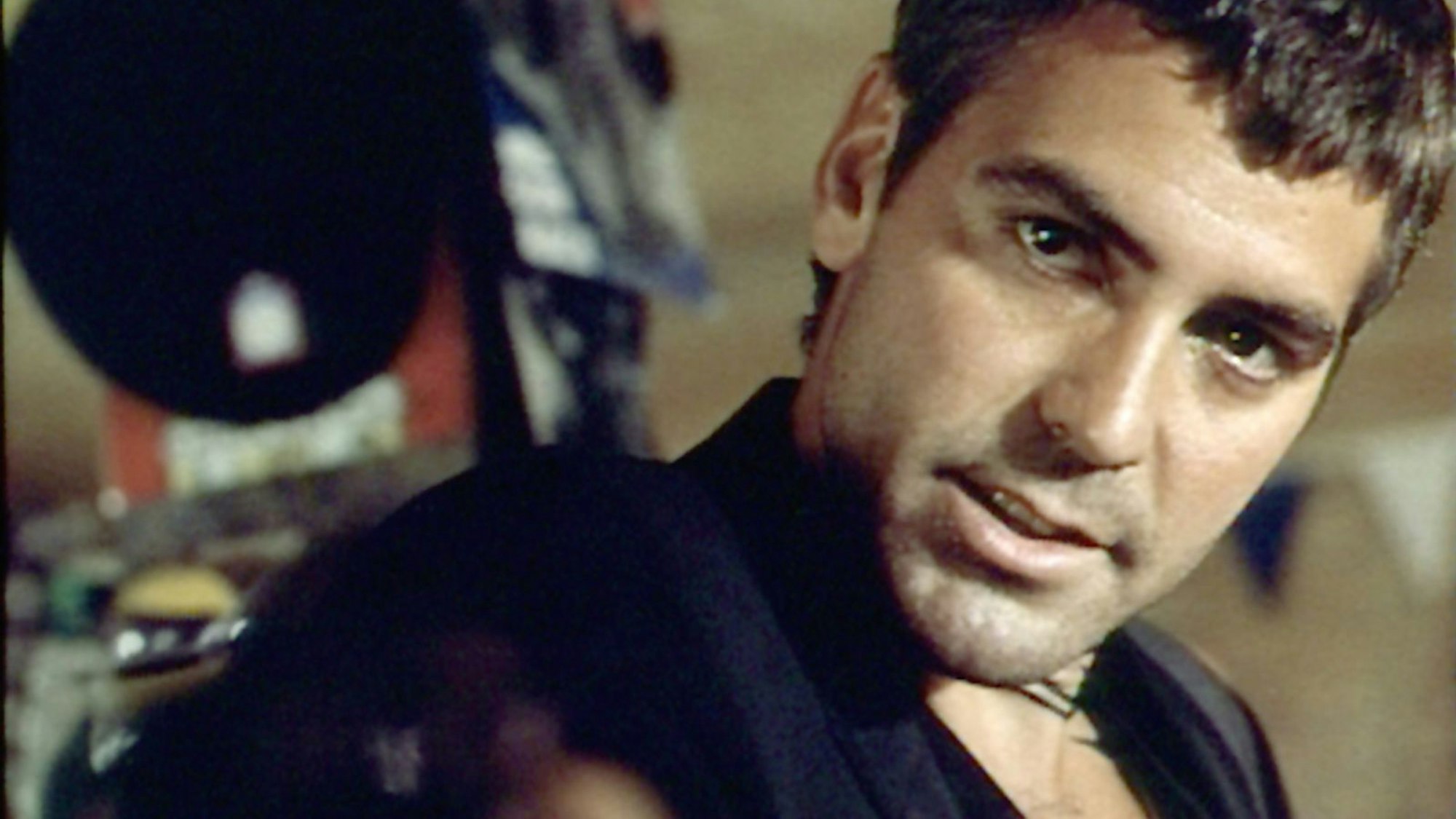 Der Kultfilm „From Dusk Till Dawn“ von 1996 mit George Clooney in der Hauptrolle ist eines der stilprägendsten Kinoabenteuer der 90er-Jahre. (Bild: RTLZWEI)
