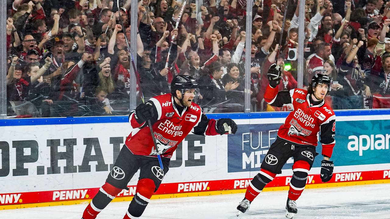Valtteri Kemiläinen und Gregor MacLeod jubeln.
