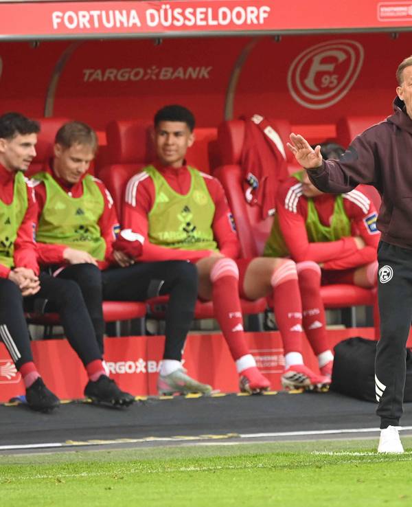 Markus Anfang gestikuliert.