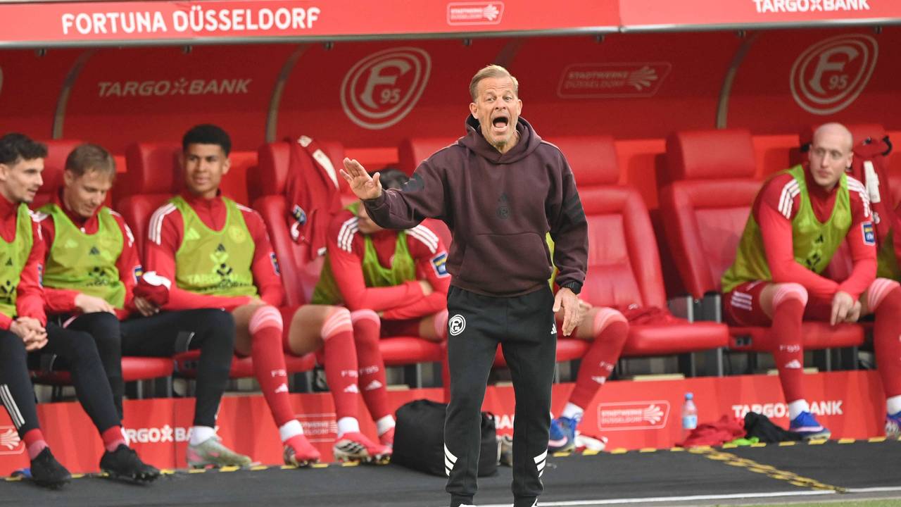 Markus Anfang gestikuliert.