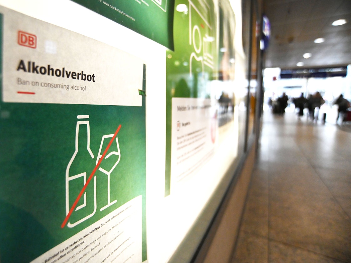 Im Hauptbahnhof gilt jetzt ein Alkoholverbot.