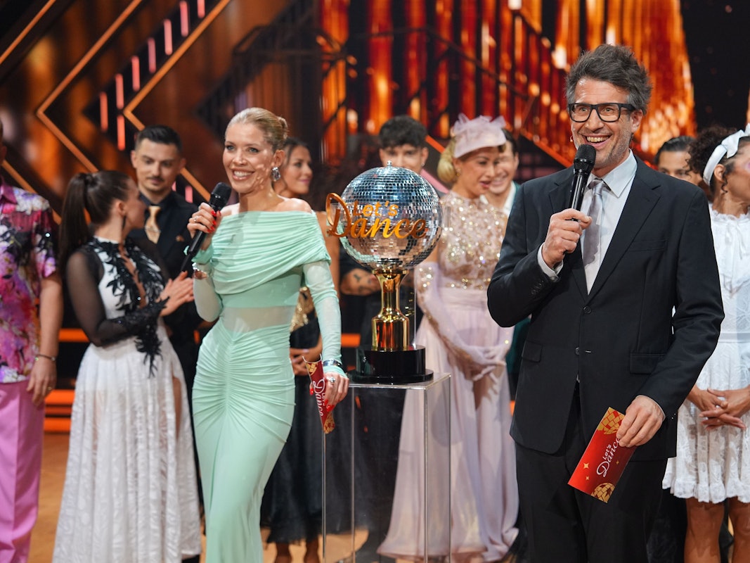 Victoria Swarovski und Daniel Hartwich moderierten die fünfte Show wieder Seite an Seite.