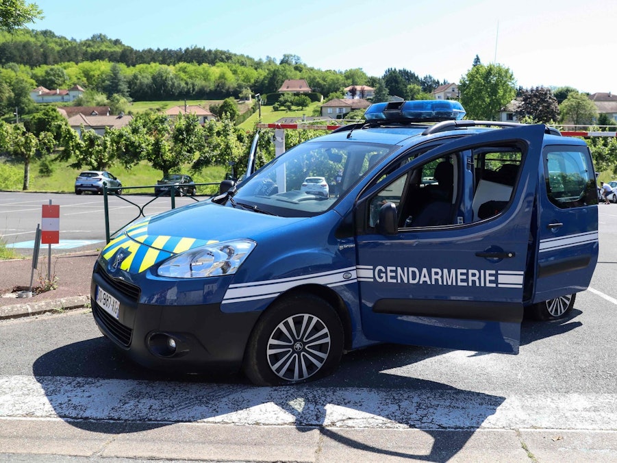 Neunjähriger nackt und unterernährt in Kleinbus entdeckt