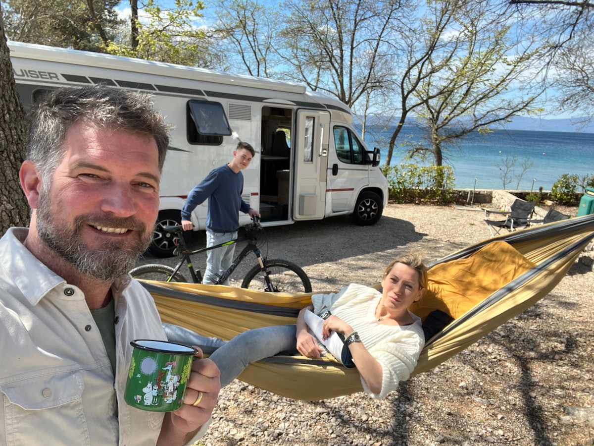 Simon Böer campt gern mit seiner Familie, hier Ehefrau Anne und Sohn Milon.
