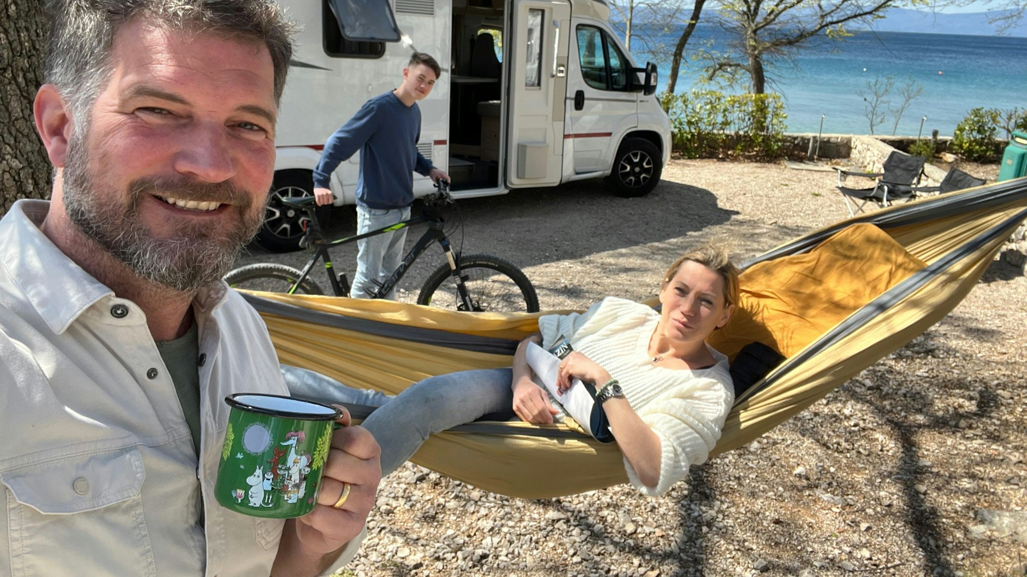 Simon Böer campt gern mit seiner Familie, hier Ehefrau Anne und Sohn Milon.