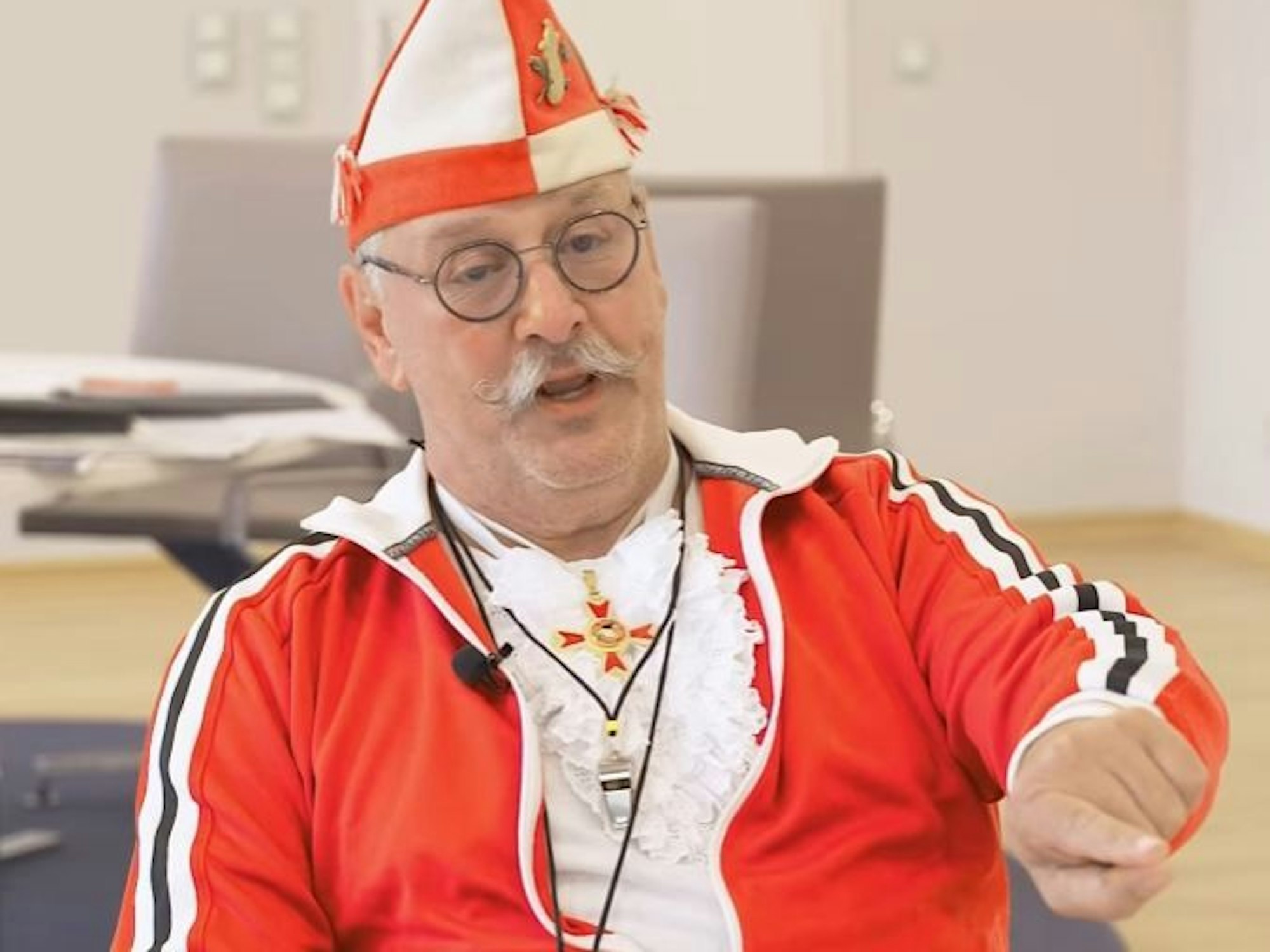 In der Rolle des Trainers: Rote-Funken-Koch Heiner Rodenbücher